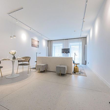 Rent Like Home - Apartament Deo Plaza - Old Town Danzica Esterno foto