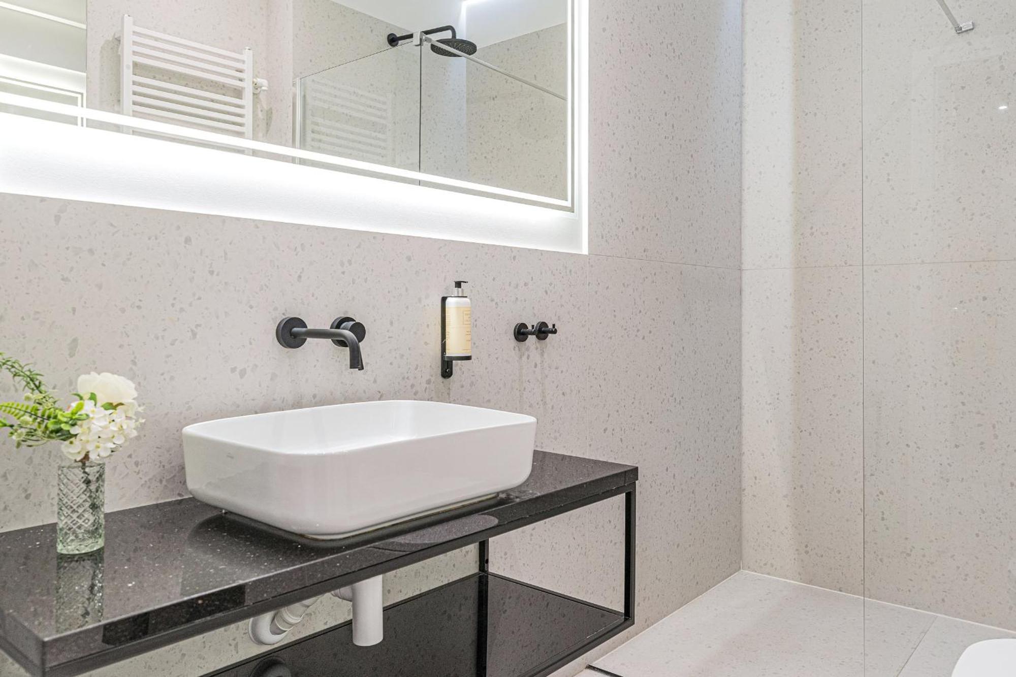 Rent Like Home - Apartament Deo Plaza - Old Town Danzica Esterno foto